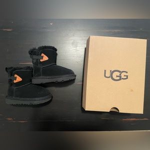 Ugg Mini Bailey Flex - Toddler size 6